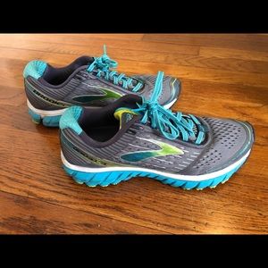 Brooks Ghost 9 size 8.5